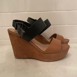 Steve Madden Tan Wedges